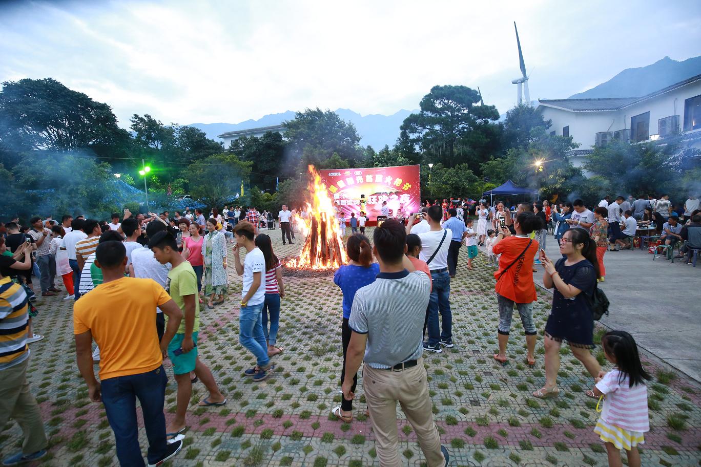 螺髻陽(yáng)光首屆火把節(jié)圓滿閉幕